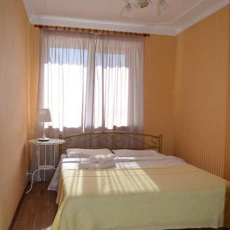Ferienwohnung Apart Na Himnaziinoi Naberezhnii Charkiw Exterior foto